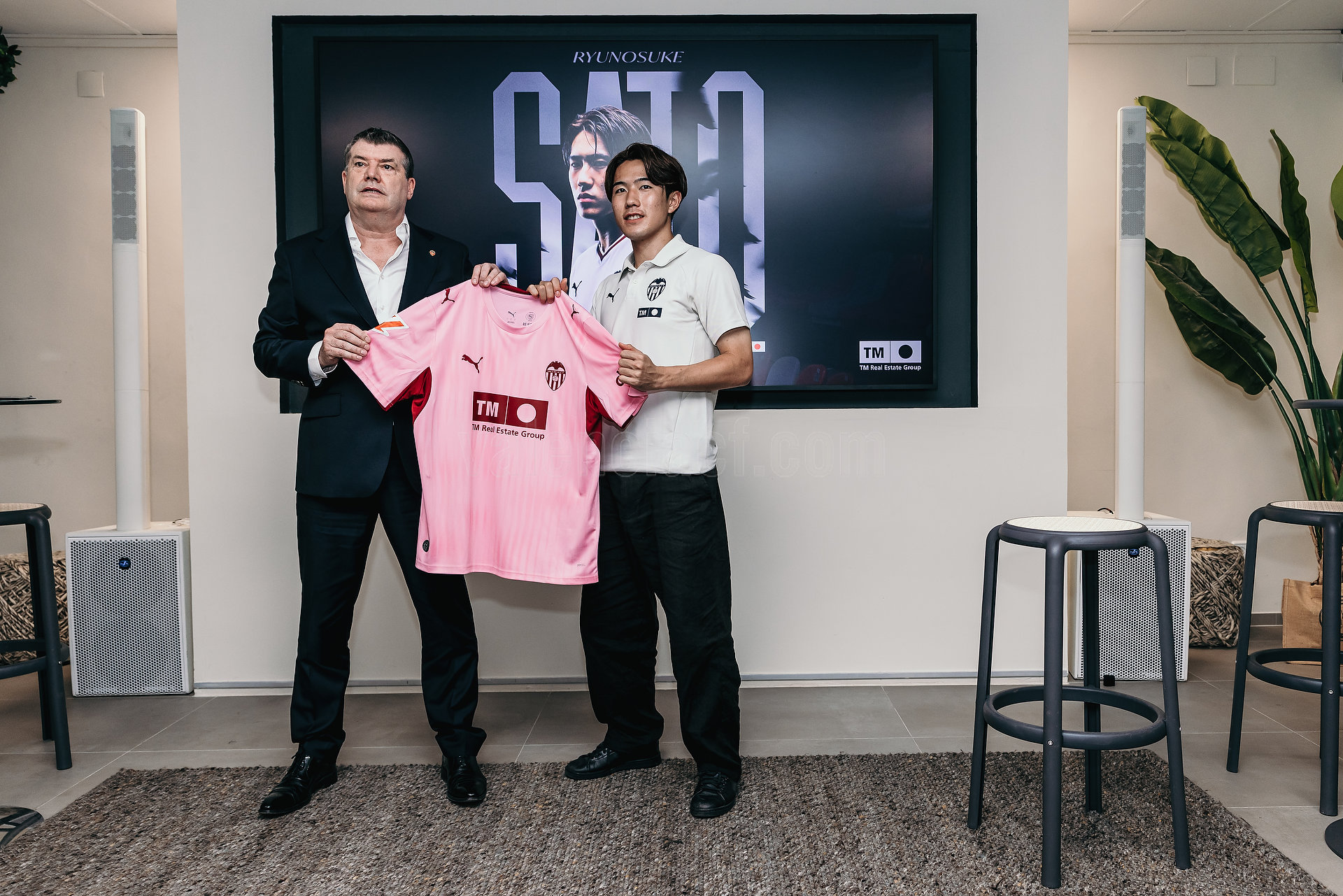 Presentación Ryunosuke Sato Valencia CF